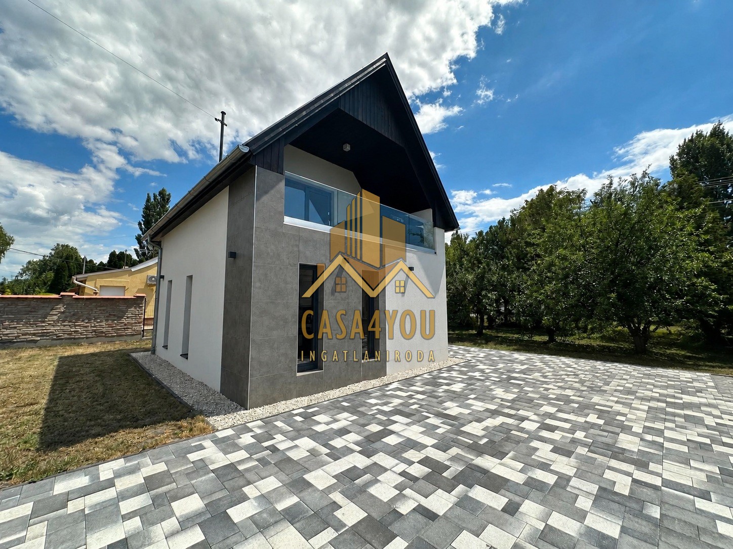 Eladó nyaraló Balatonfenyvesen felújított nyaraló jakuzzival eladó